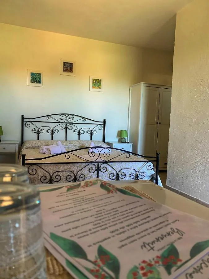 Affittacamere La Petra Longa San Teodoro  Bed and Breakfast